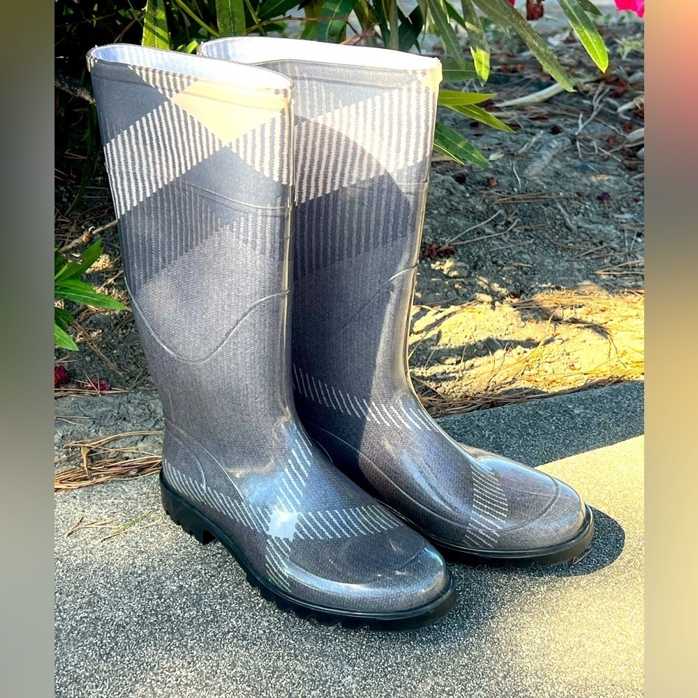 EUC Burberry Anthracite checked wellington boots 37 black plaid pattern